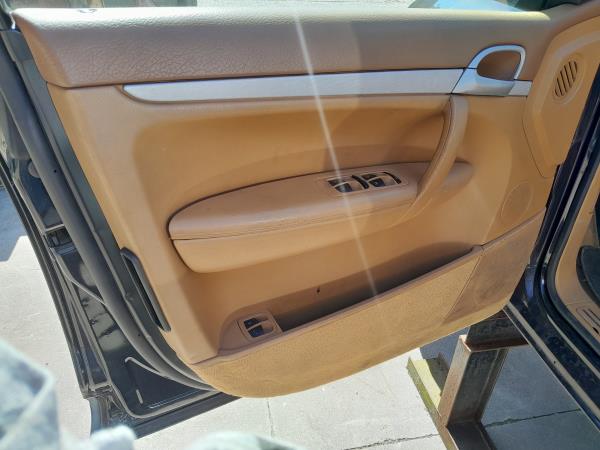 Forra porta / quartela frente esquerda PORSCHE Cayenne (9PA)