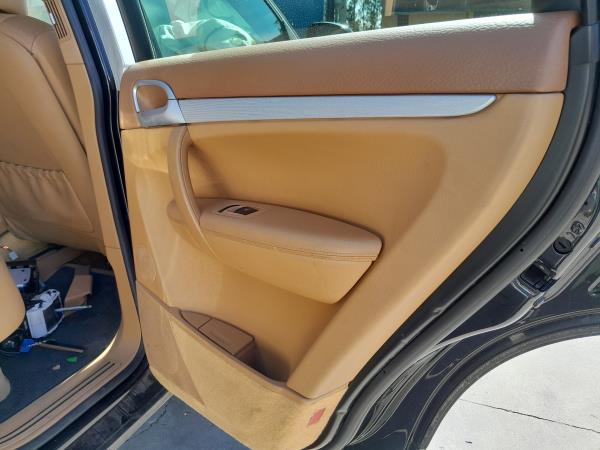 Forra porta / quartela trás direita PORSCHE Cayenne (9PA)