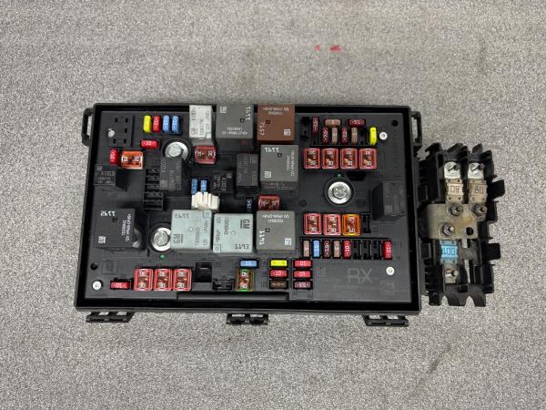 Boîte de fusibles / SAM / BSI OPEL Astra J Sports Tourer