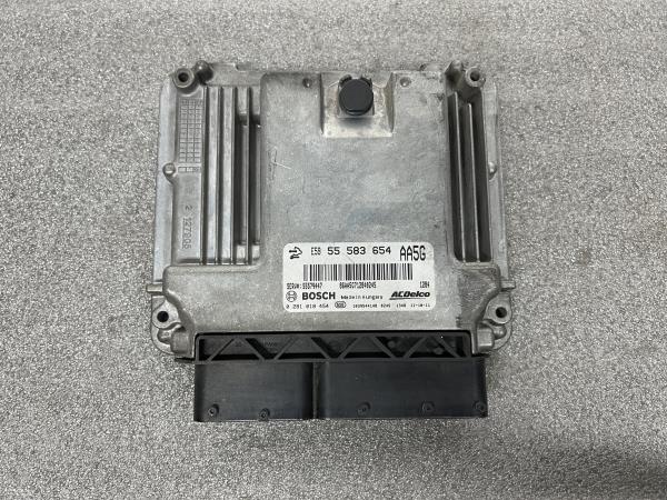 Calculateur /  Unité de contrôle moteur OPEL Astra J Sports Tourer