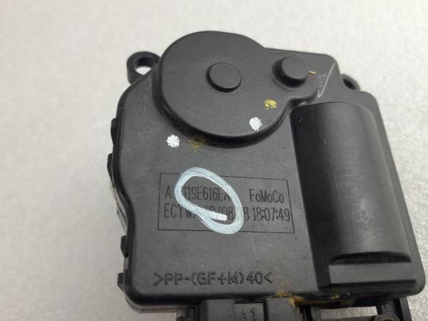 Motor da comporta da sofagem FORD Ka+ Imagem-3 Motor da comporta da sofagem FORD Ka+ Imagem-3