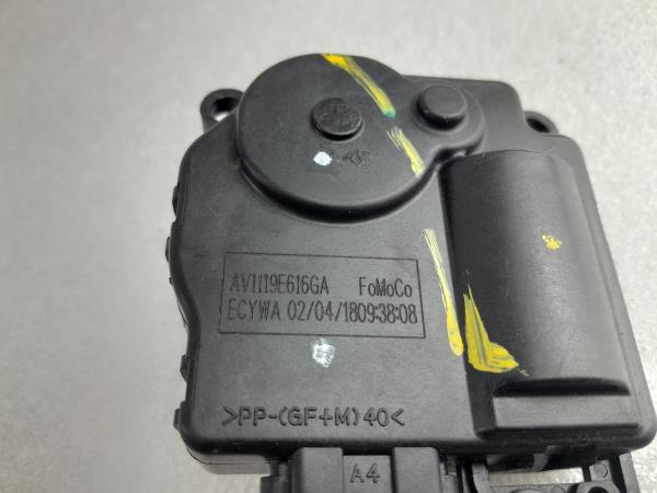 Motor da comporta da sofagem FORD Ka+ Imagem-2 Motor da comporta da sofagem FORD Ka+ Imagem-2