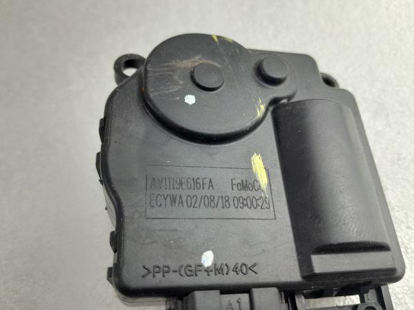 Motor da comporta da sofagem FORD Ka+ Imagem-4 Motor da comporta da sofagem FORD Ka+ Imagem-4