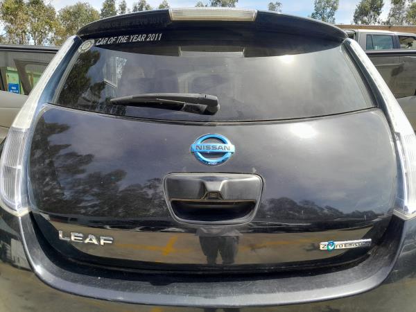 Porta / tampa da mala NISSAN Leaf EV (ZE0)