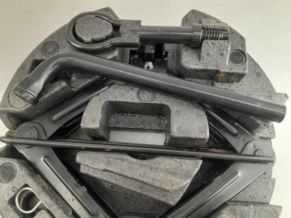 Kit de roda suplente FORD Focus III Carrinha Imagem-2 Kit de roda suplente FORD Focus III Carrinha Imagem-2