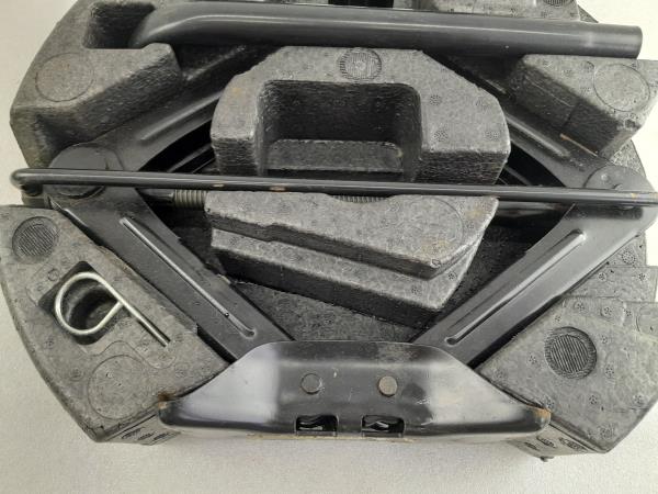 Kit de roda suplente FORD Focus III Carrinha Imagem-3 Kit de roda suplente FORD Focus III Carrinha Imagem-3