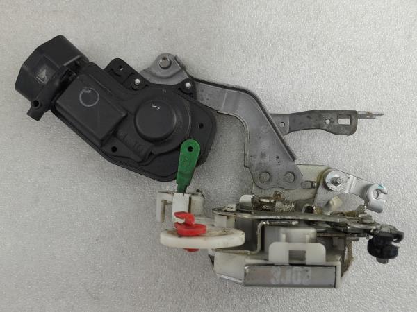 Fechadura / fecho porta frente esquerdo TOYOTA Aygo (_B1_)