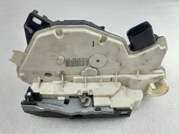 Fechadura / fecho porta frente esquerdo VOLKSWAGEN Scirocco (137, 138)