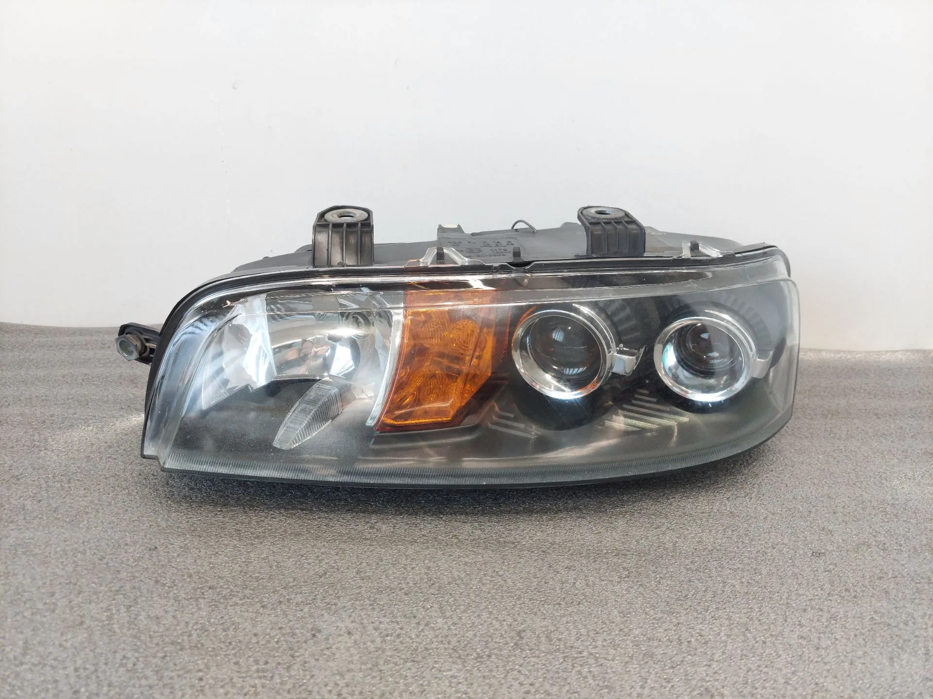 Ótica / farol esquerda FIAT Punto (188_)