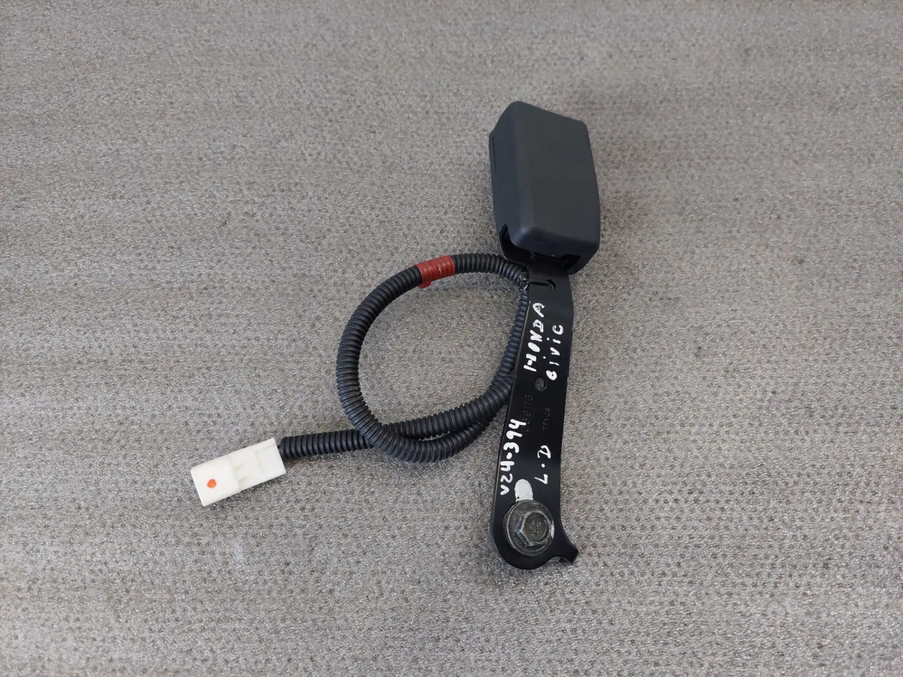 Encaixe de cinto frente direito HONDA Civic VIII Hatchback (FN_, FK_)