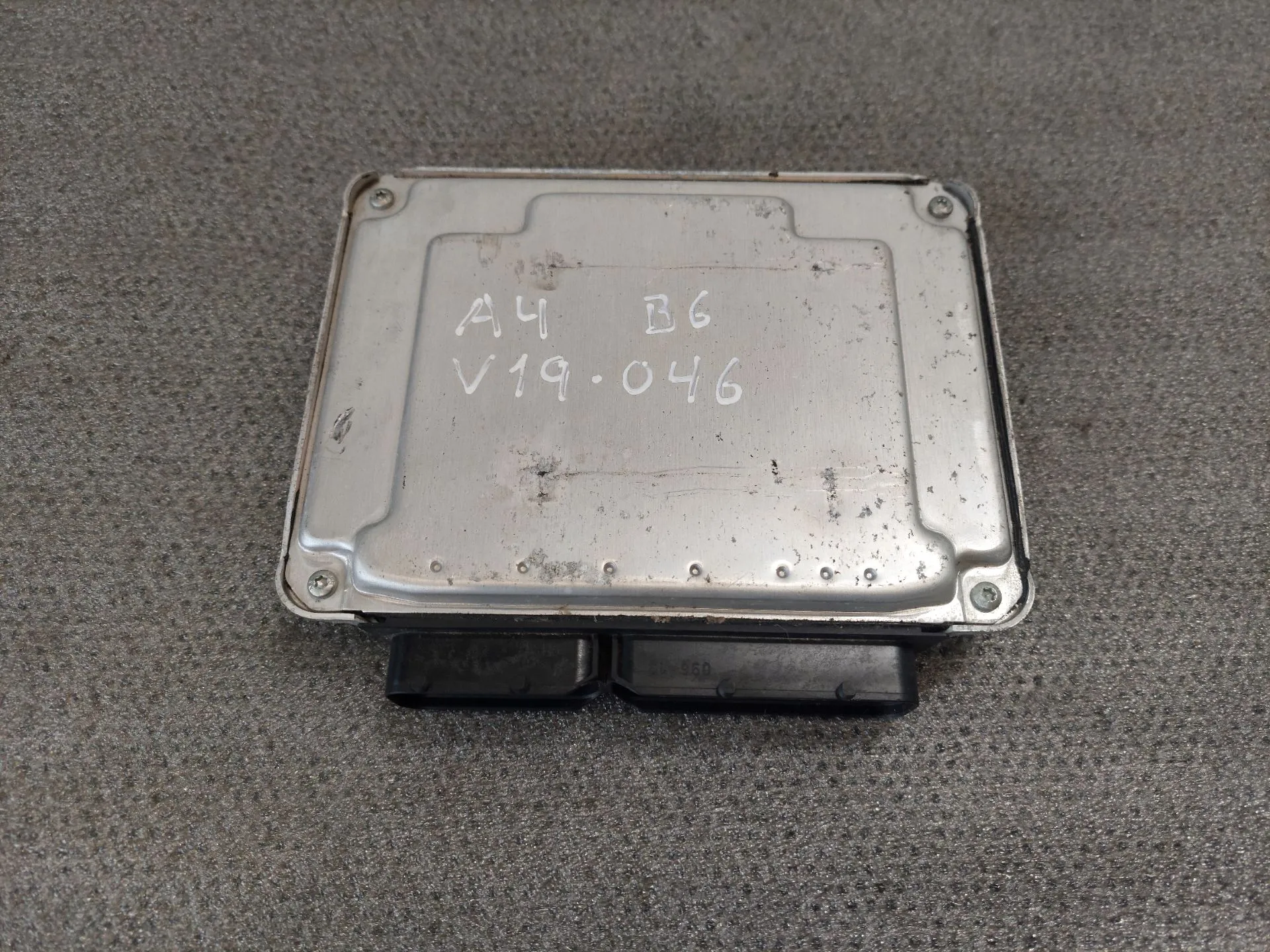 Centralina motor / ECU AUDI A4 (8E2, B6) Imagem-1 Centralina motor / ECU AUDI A4 (8E2, B6) Imagem-1