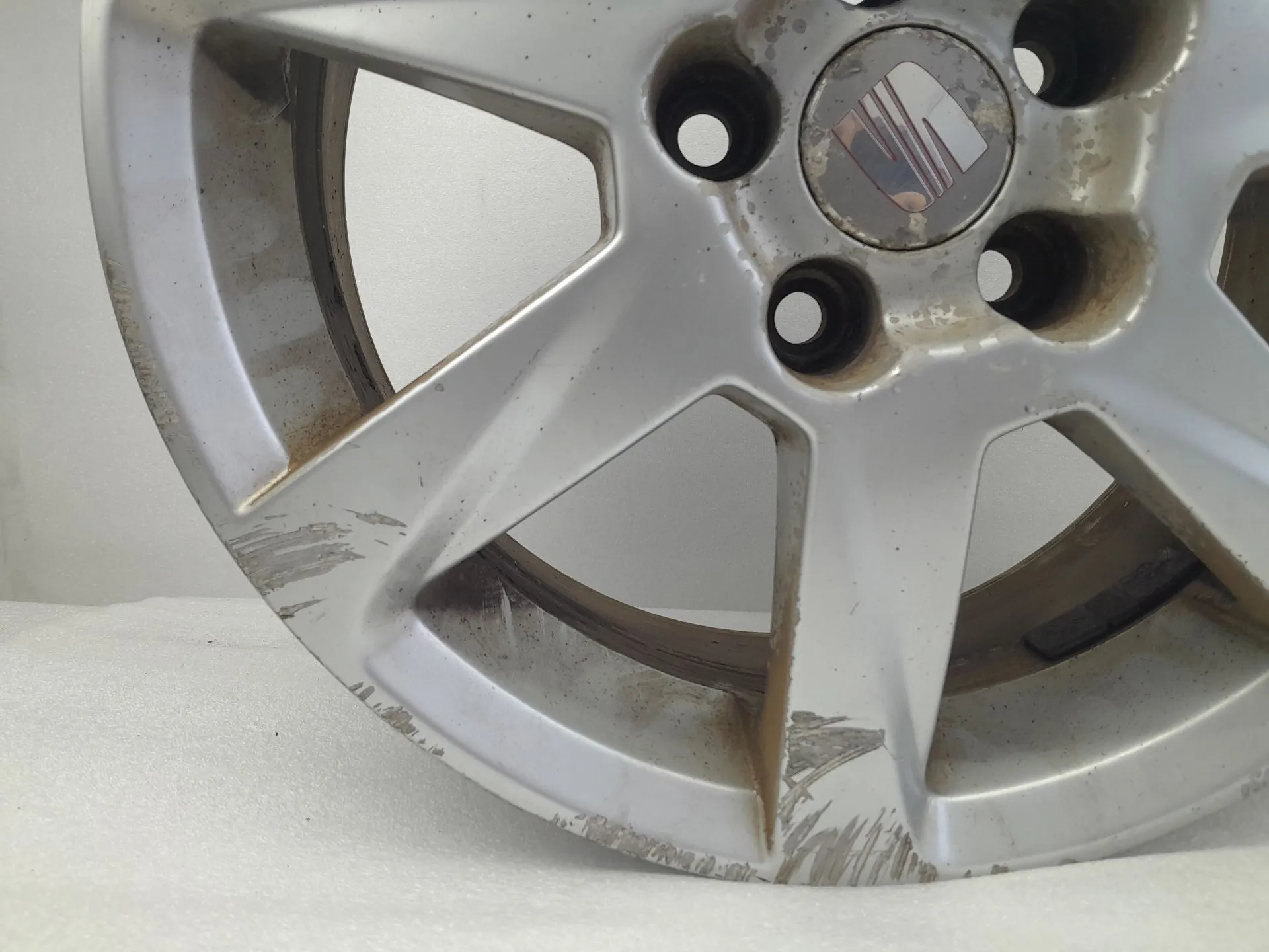 Jante Especial / Jantes Especiais SEAT Ibiza IV ST (6J8, 6P8) Imagem-3 Jante Especial / Jantes Especiais SEAT Ibiza IV ST (6J8, 6P8) Imagem-3
