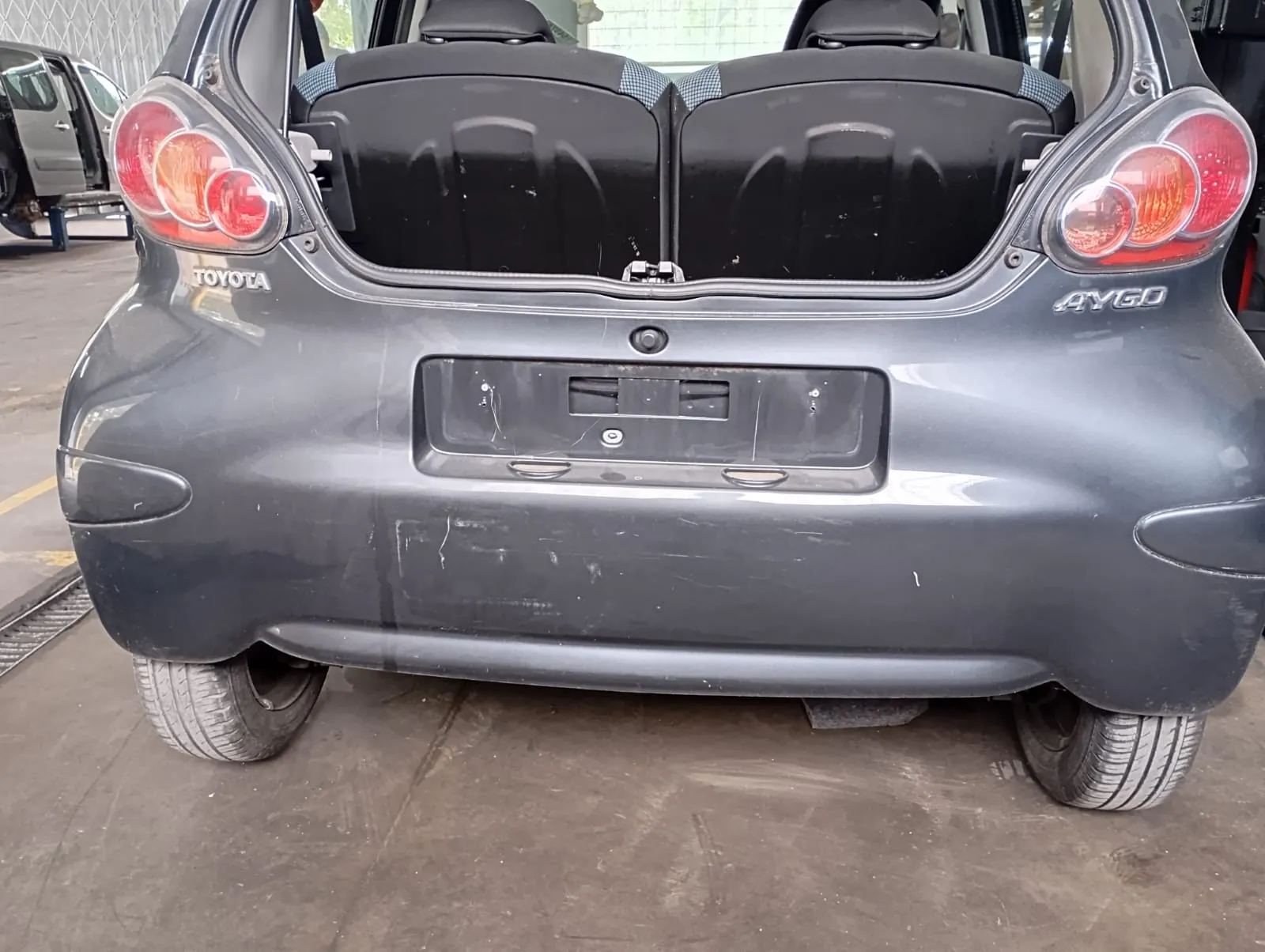 Pára-choques trás TOYOTA Aygo (_B1_)
