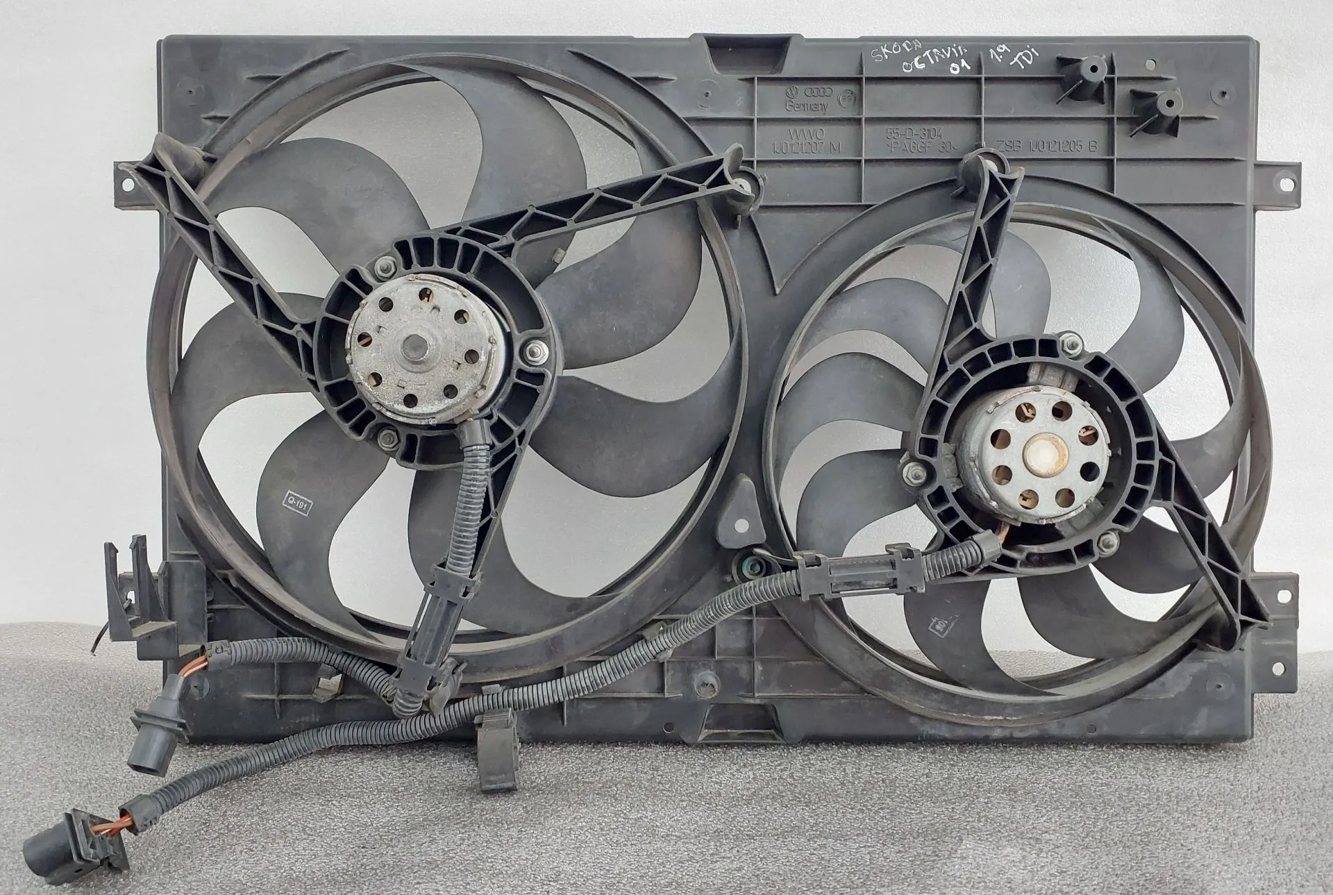 Termoventilador / motoventilador SKODA Octavia II Hatchback (1Z3) Imagem-1 Termoventilador / motoventilador SKODA Octavia II Hatchback (1Z3) Imagem-1