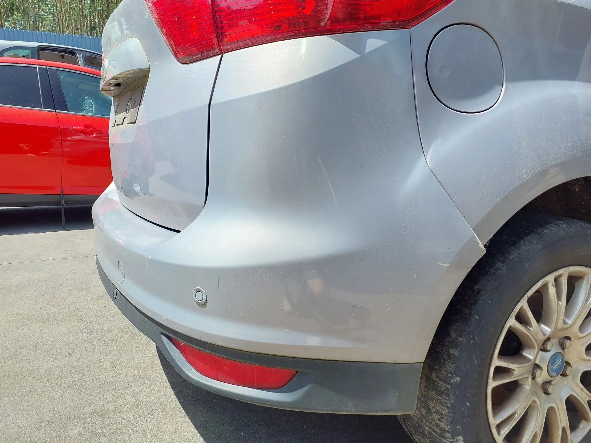 Pára-choques trás FORD C-Max II (DXA/CB7, DXA/CEU) Imagem-3 Pára-choques trás FORD C-Max II (DXA/CB7, DXA/CEU) Imagem-3