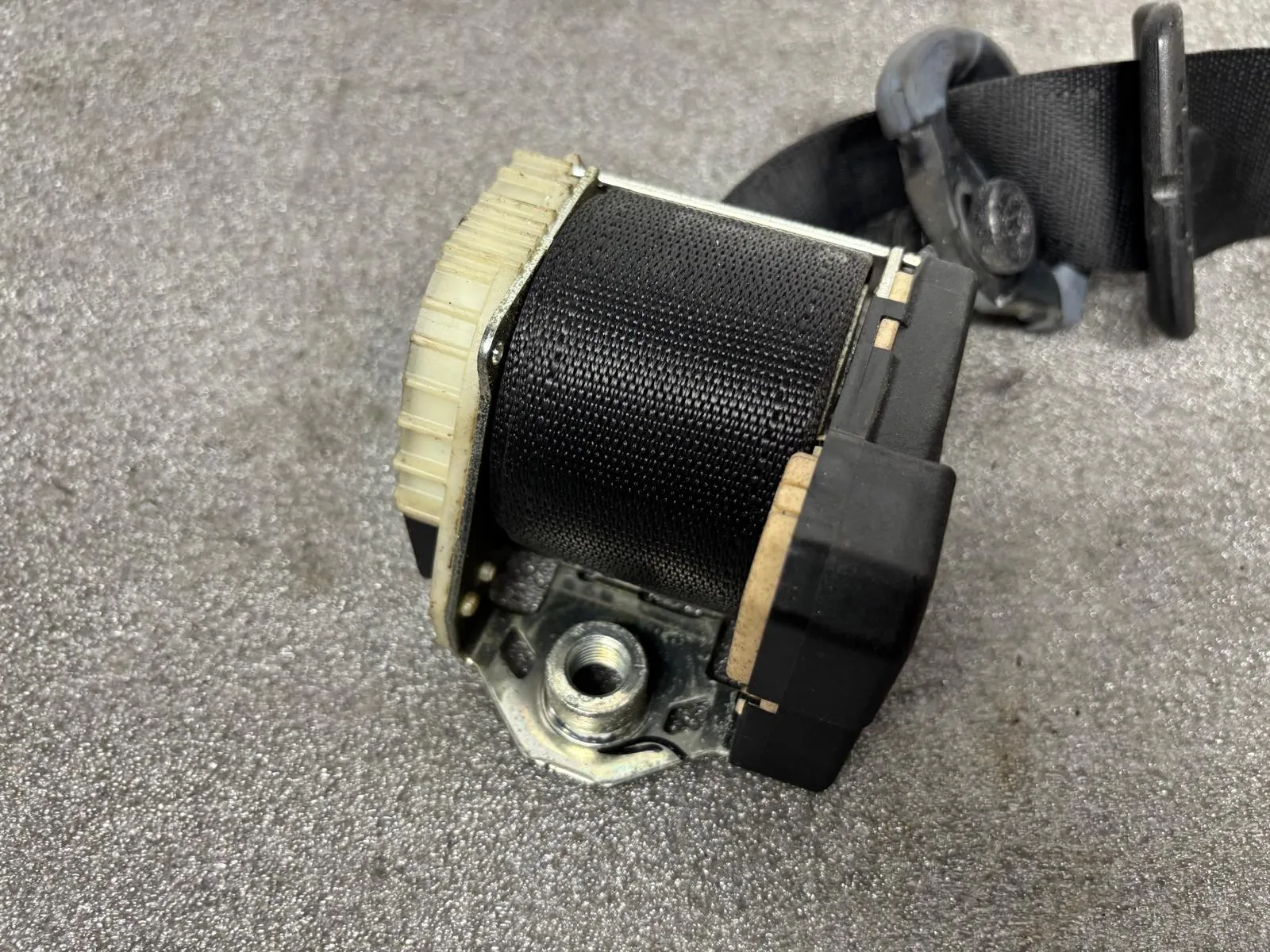 Left rear seatbelt OPEL Corsa C Imagem-3