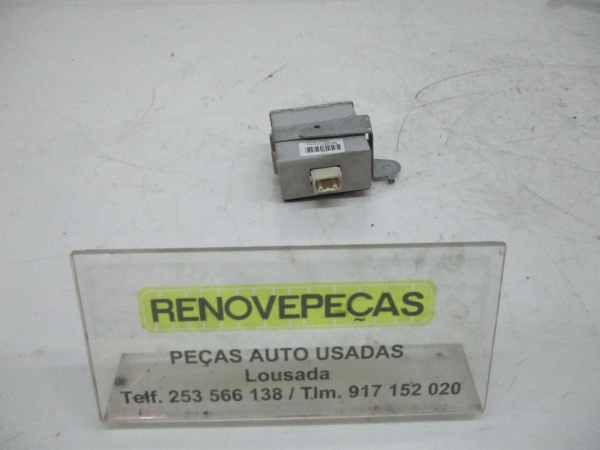 Módulo confort TOYOTA Corolla Hatchback (_E12_)