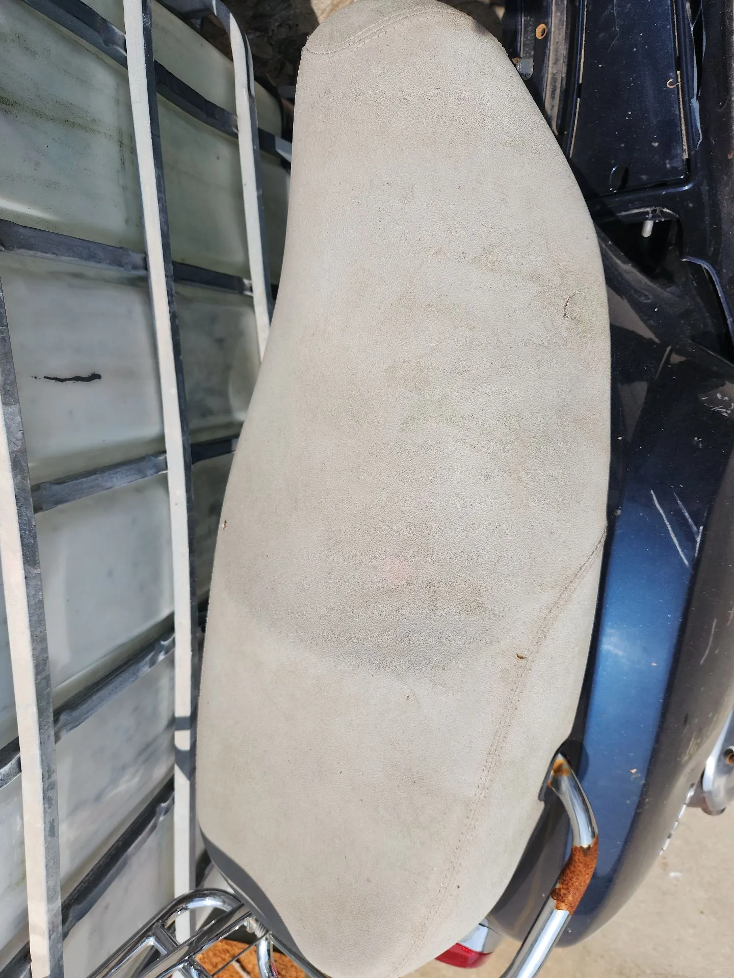 Banco trás VESPA LX Imagem-0