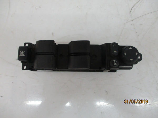 Comando / botão / interruptor vidros frente esquerdo MAZDA 6 Hatchback (GH) Imagem-1 Comando / botão / interruptor vidros frente esquerdo MAZDA 6 Hatchback (GH) Imagem-1