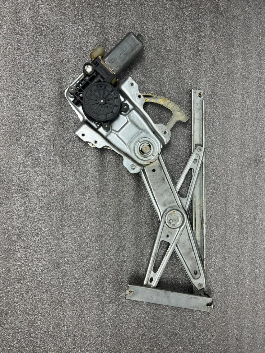 Elevador vidros frente direito TOYOTA Yaris (_P1_) Imagem-1