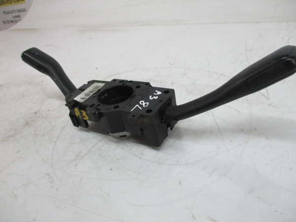 Conjunto / manetes de luzes e limpa vidros AUDI A3 (8L1) Imagem-2 Conjunto / manetes de luzes e limpa vidros AUDI A3 (8L1) Imagem-2