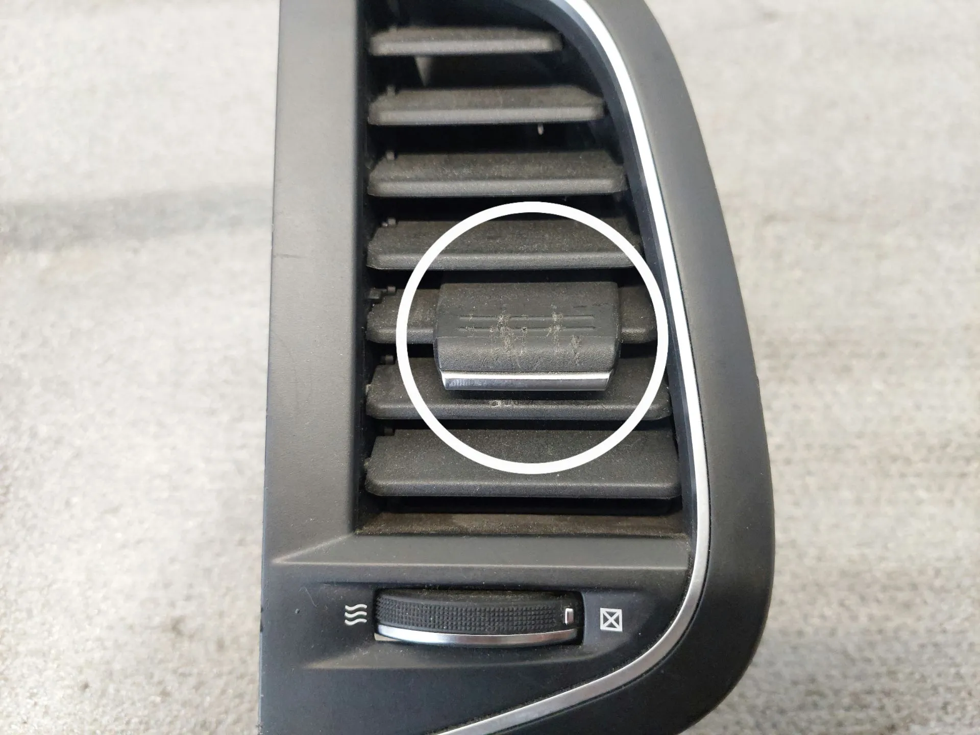 Diffuseur / sortie d’air RENAULT Megane IV Grandtour (K9A/M_) Imagem-5