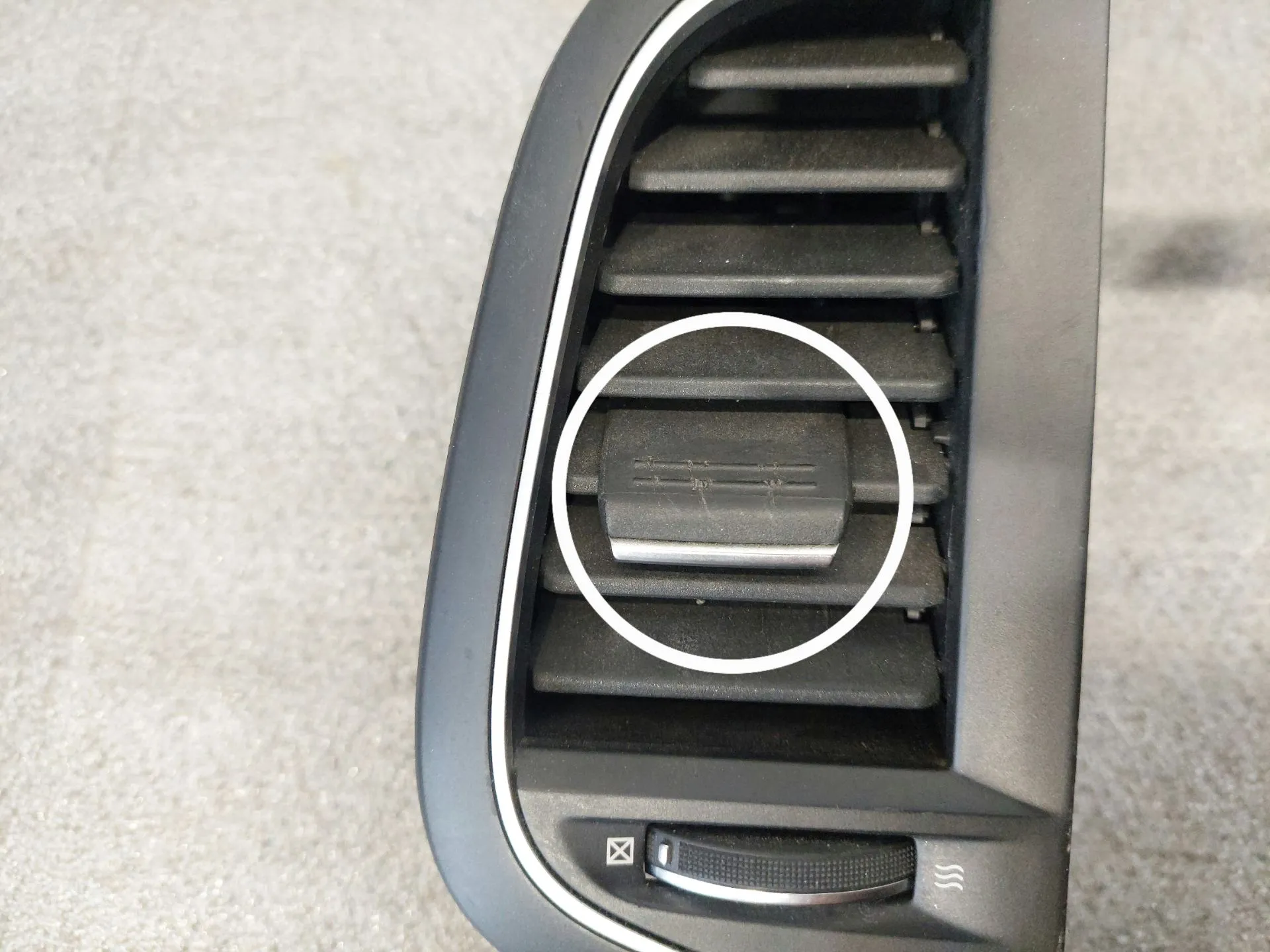 Diffuseur / sortie d’air RENAULT Megane IV Grandtour (K9A/M_) Imagem-6