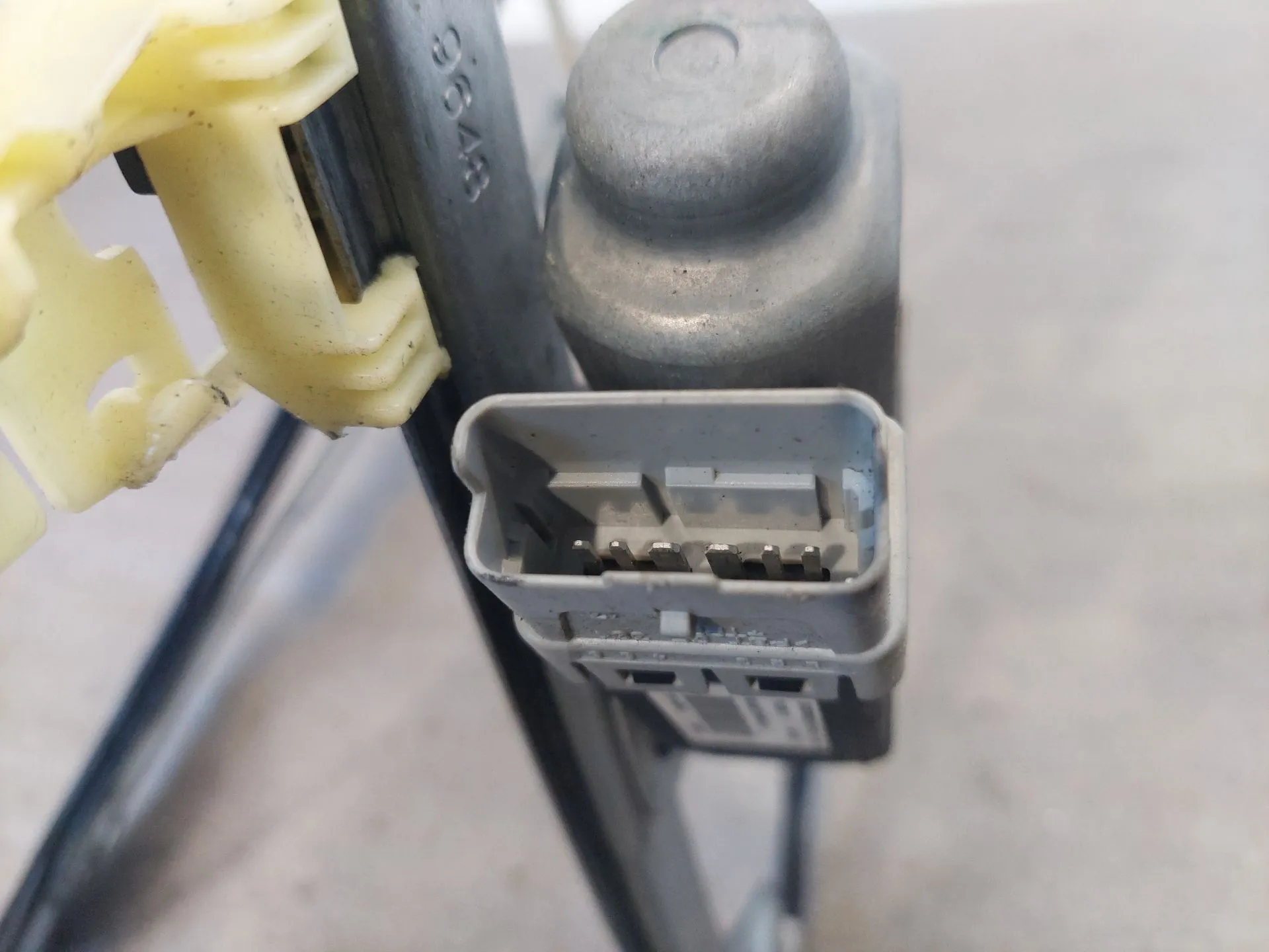 Elevador vidros frente direito PEUGEOT 1007 (KM_) Imagem-8