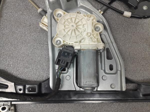 Elevador vidros frente direito MERCEDES-BENZ Classe C (W203) Imagem-2