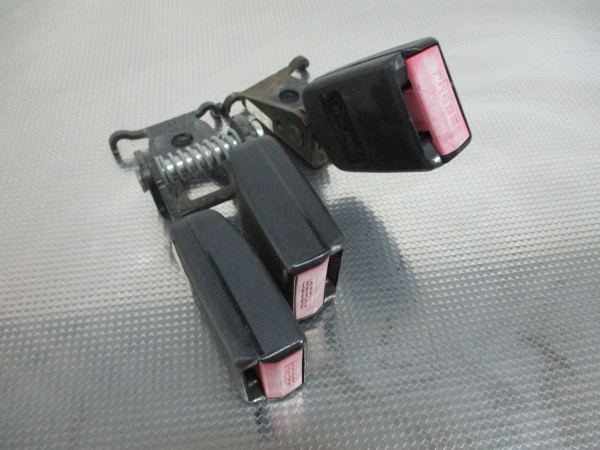 Hebilla de cinturón trasero izquierdo RENAULT Megane II (BM0/1_, CM0/1_) Imagem-1