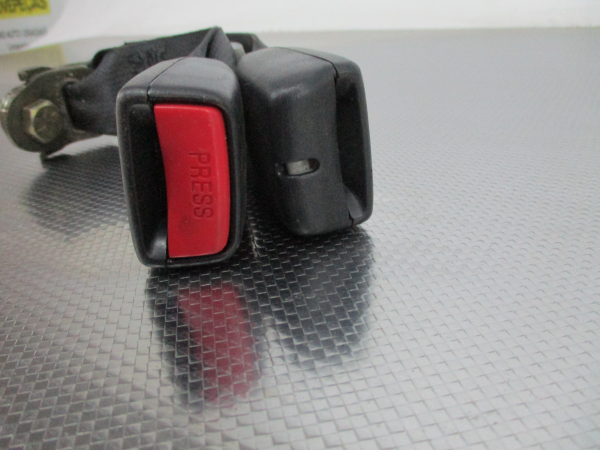 Hebilla de cinturón trasero izquierdo MAZDA 6 Hatchback (GG) Imagem-4