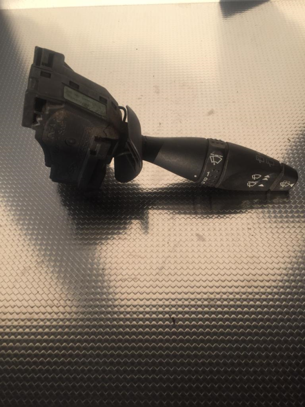 Conjunto / manetes de luzes e limpa vidros FORD Focus I Carrinha (DNW)