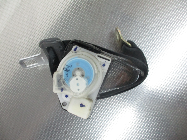 Left rear seatbelt TOYOTA Corolla Hatchback (_E12_) Imagem-4