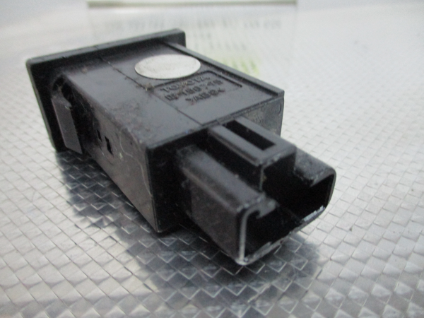 Interruptor / Botao TOYOTA Avensis Liftback (_T25_) Imagem-2