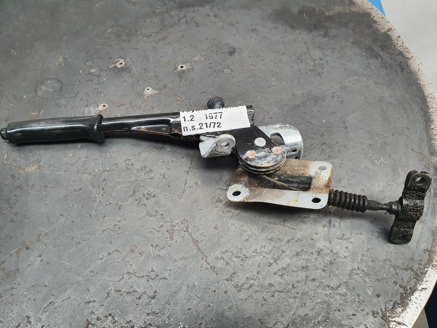 Frein à main / de stationnement TOYOTA Corolla Sedan (KE_)