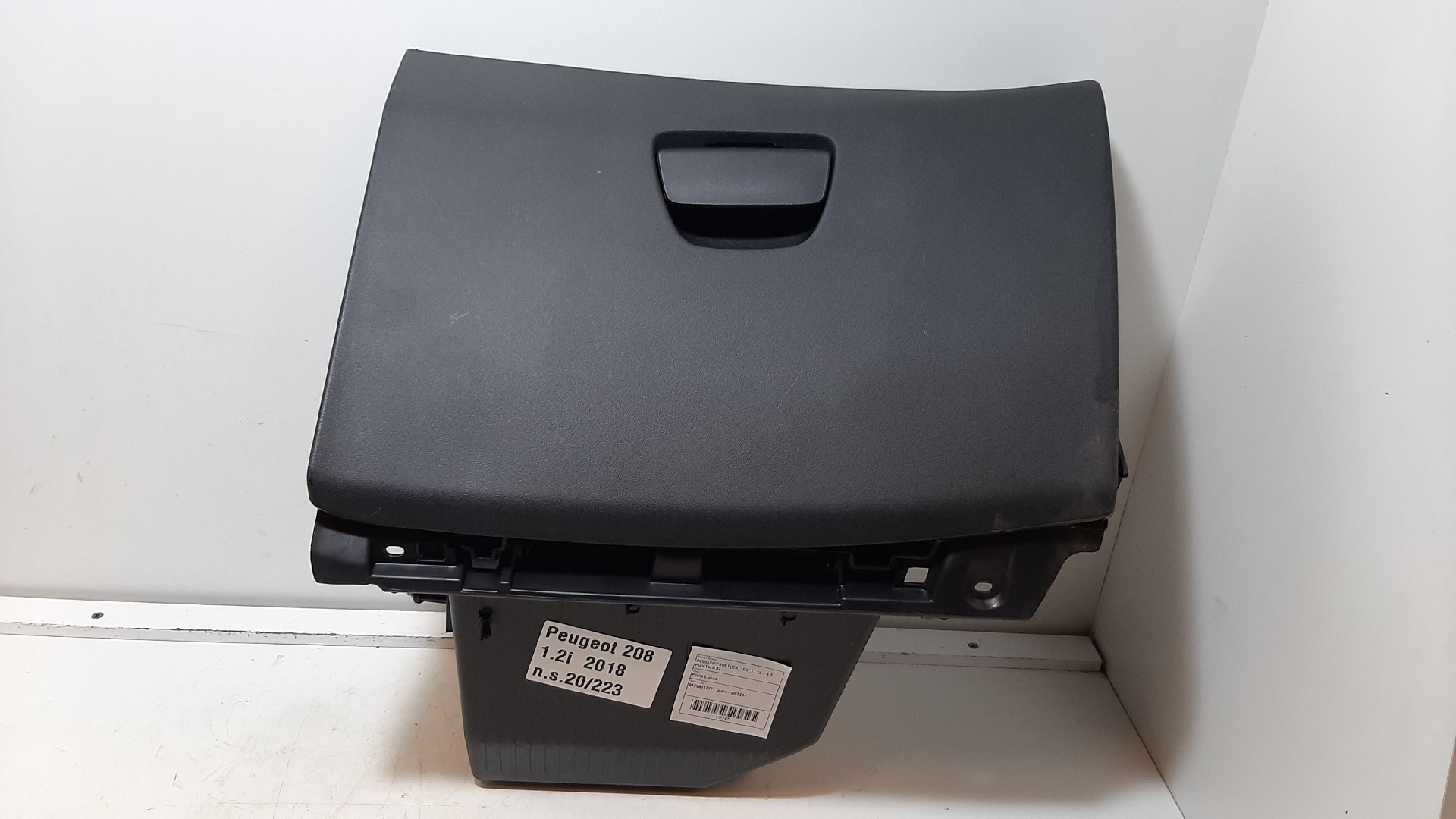 Boîte à gants PEUGEOT 208