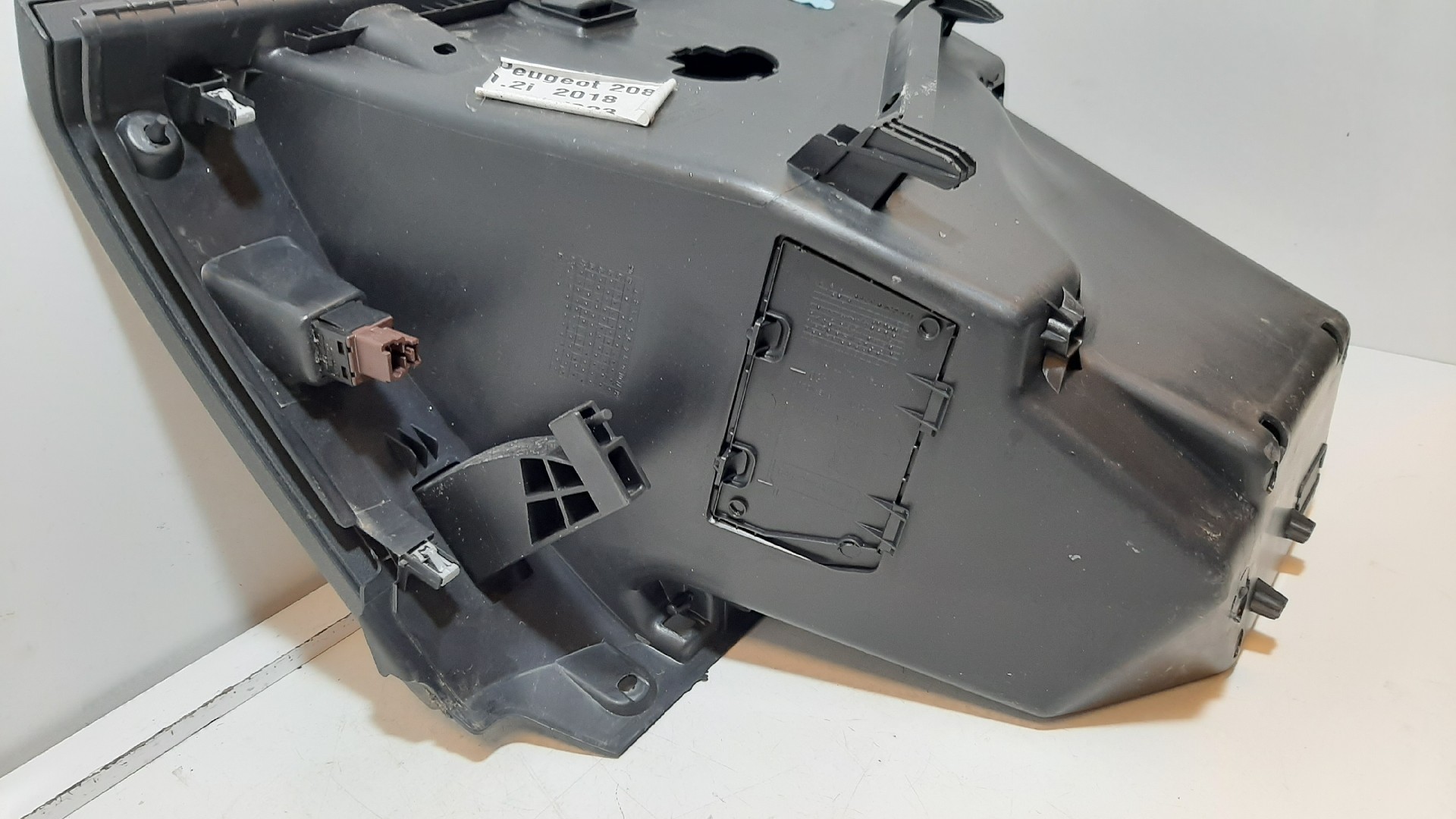 Boîte à gants PEUGEOT 208 Imagem-2
