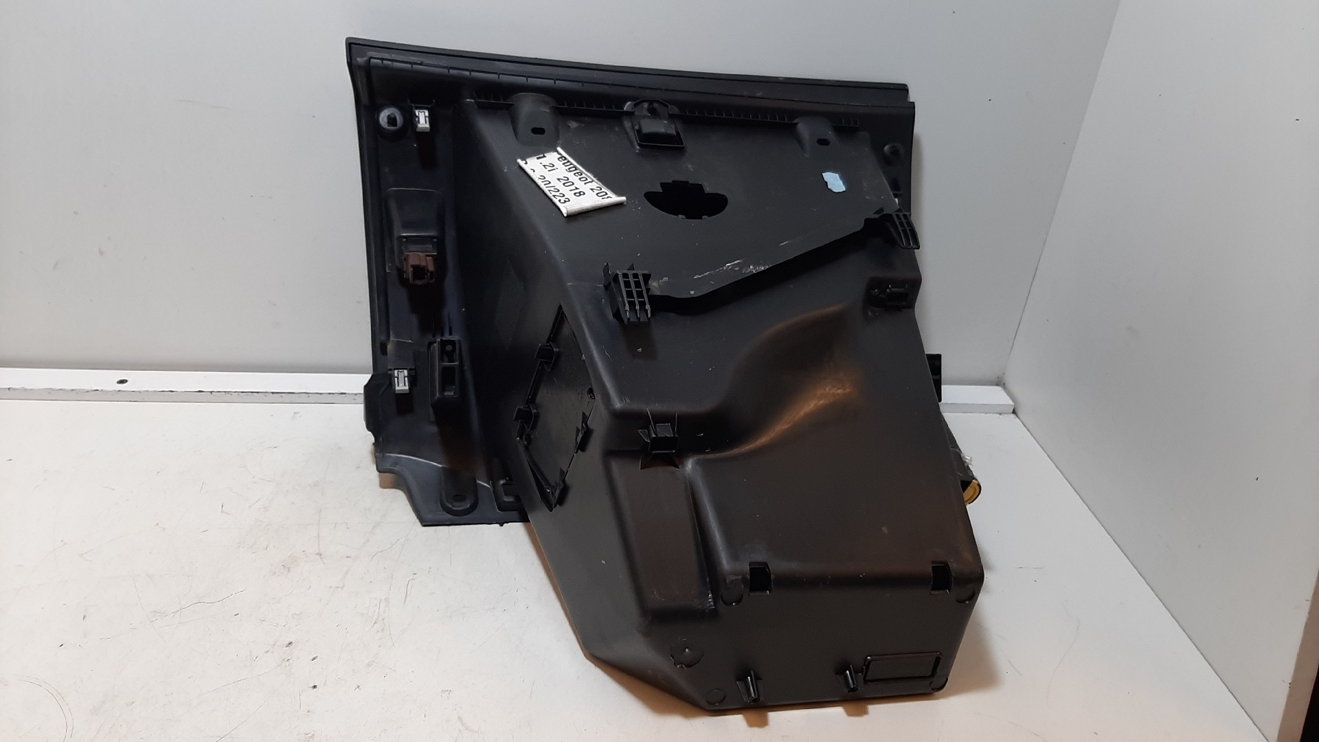 Boîte à gants PEUGEOT 208 Imagem-1