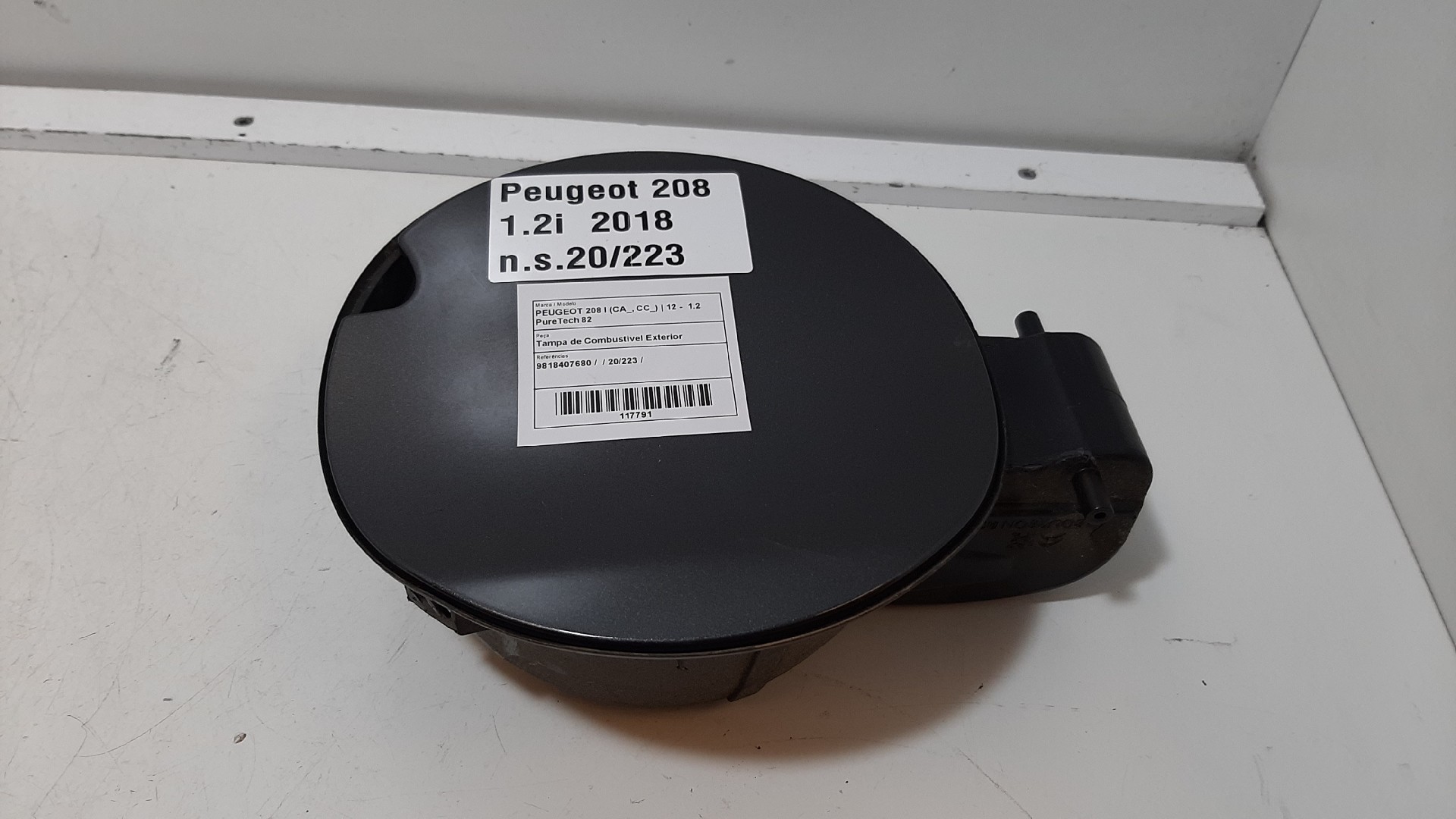 Bouchon/Volet De Trappe De Réservoir à Carburant  PEUGEOT 208
