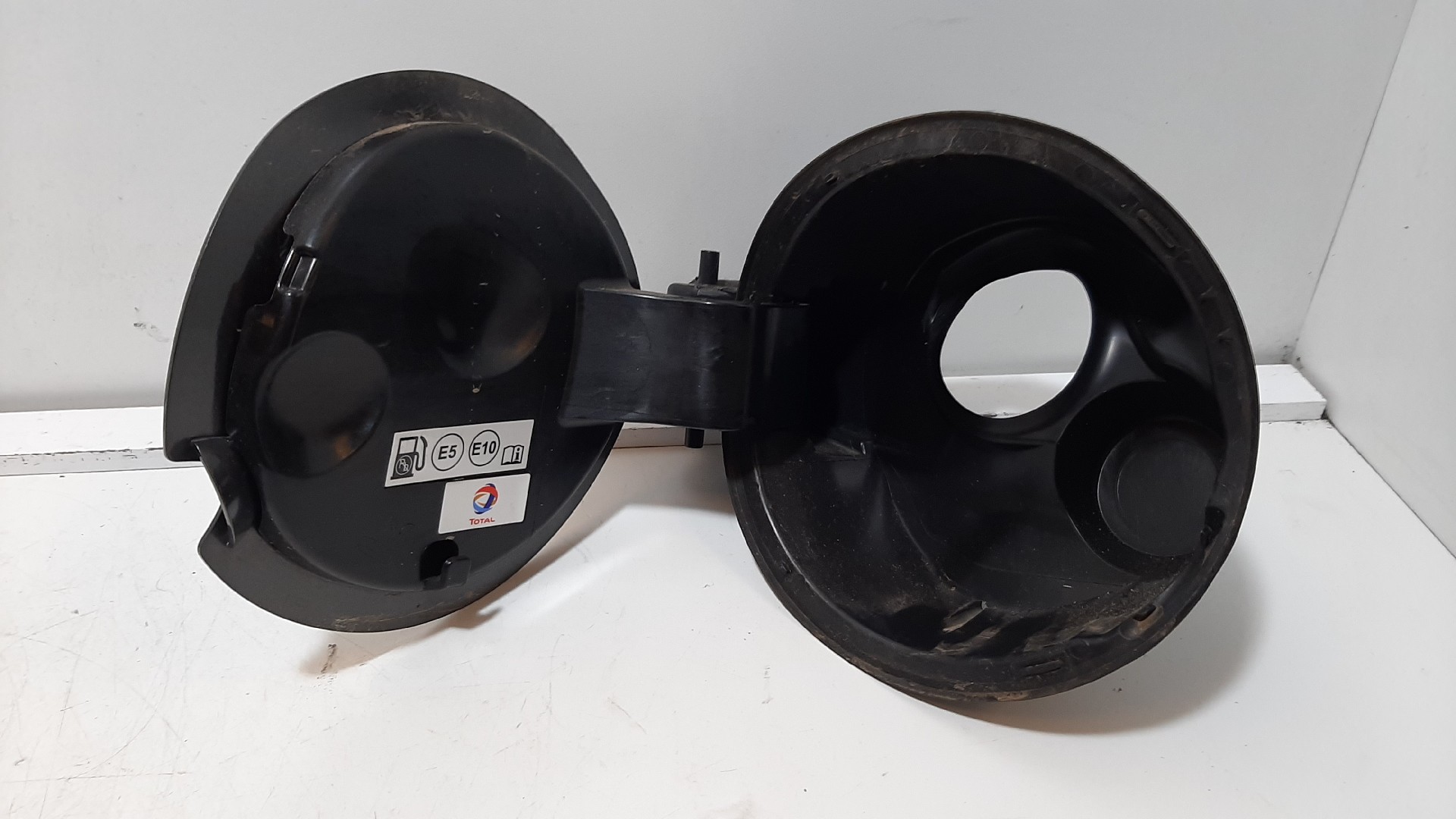 Bouchon/Volet De Trappe De Réservoir à Carburant  PEUGEOT 208 Imagem-1