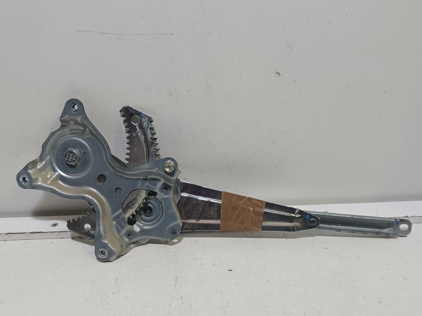 Lève-vitre arrière Droite MITSUBISHI L 200 / Triton Pick Up (KJ_, KK_, KL_) Imagem-1