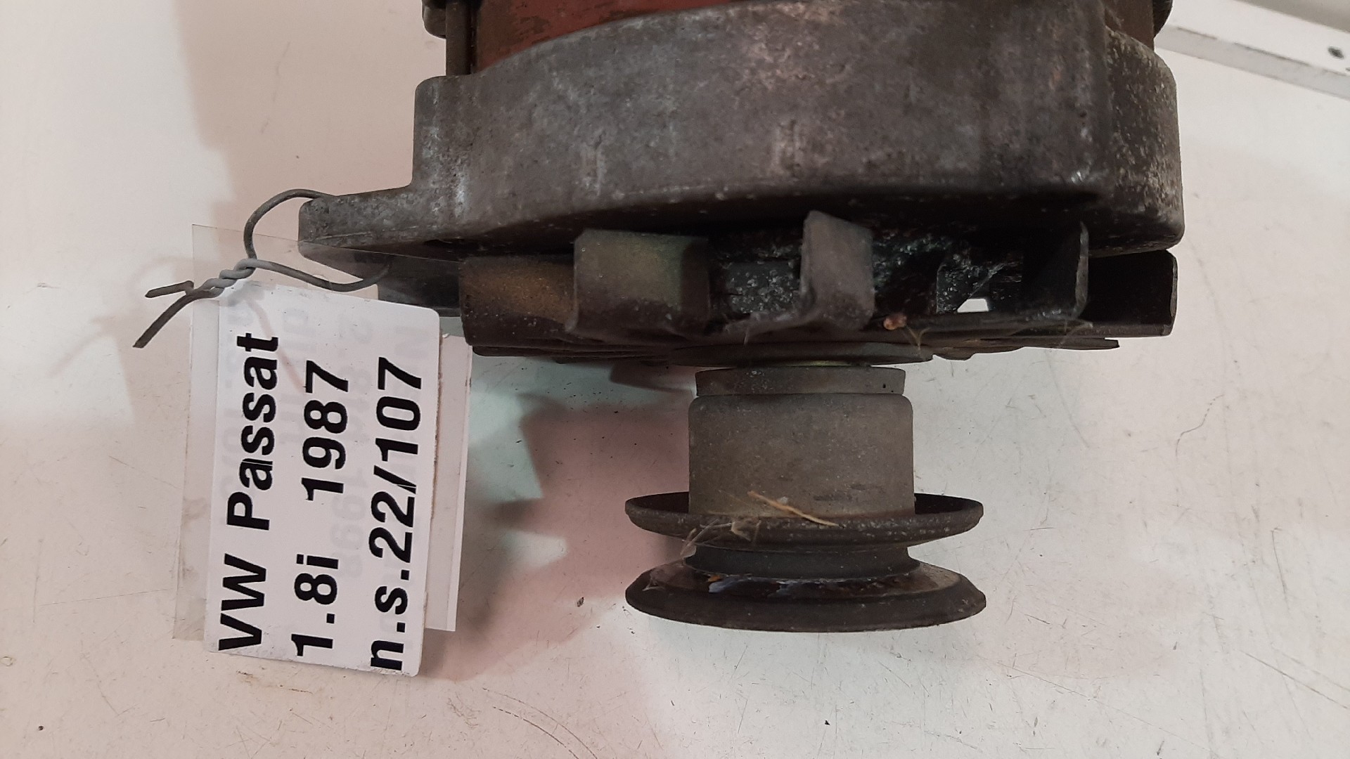 Alternador VOLKSWAGEN Passat Hatchback (32B) Imagem-3