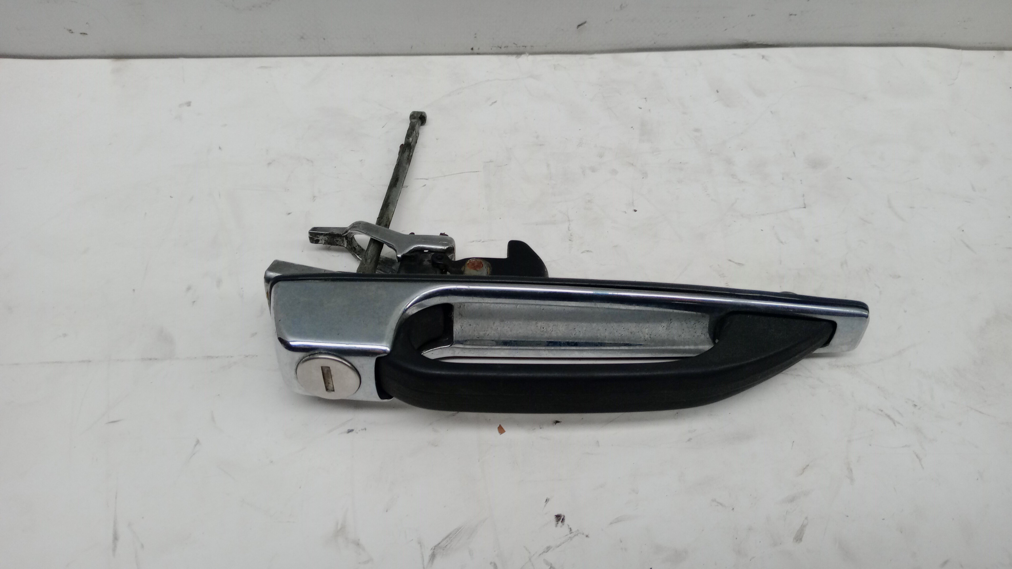Left front door handle MERCEDES-BENZ Três volumes (W123)