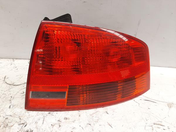 Farolim direito AUDI A4 (8EC, B7)