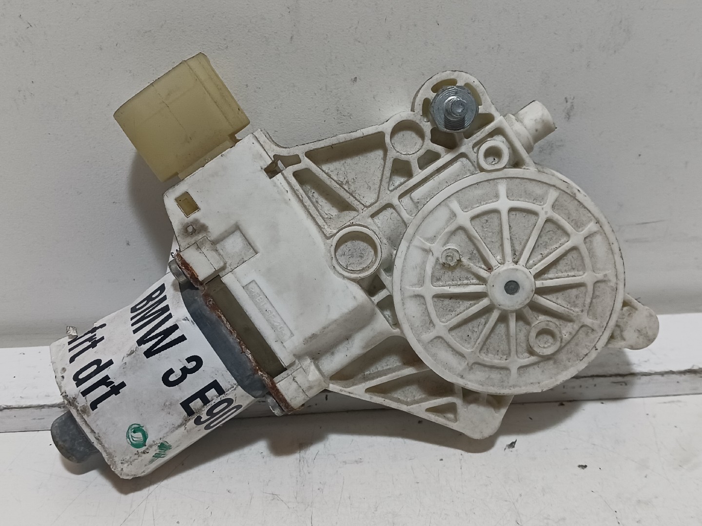 Moteur De Lève-vitre Avant Droit BROSE Référence 9637131180 - Pour Véhicule 61