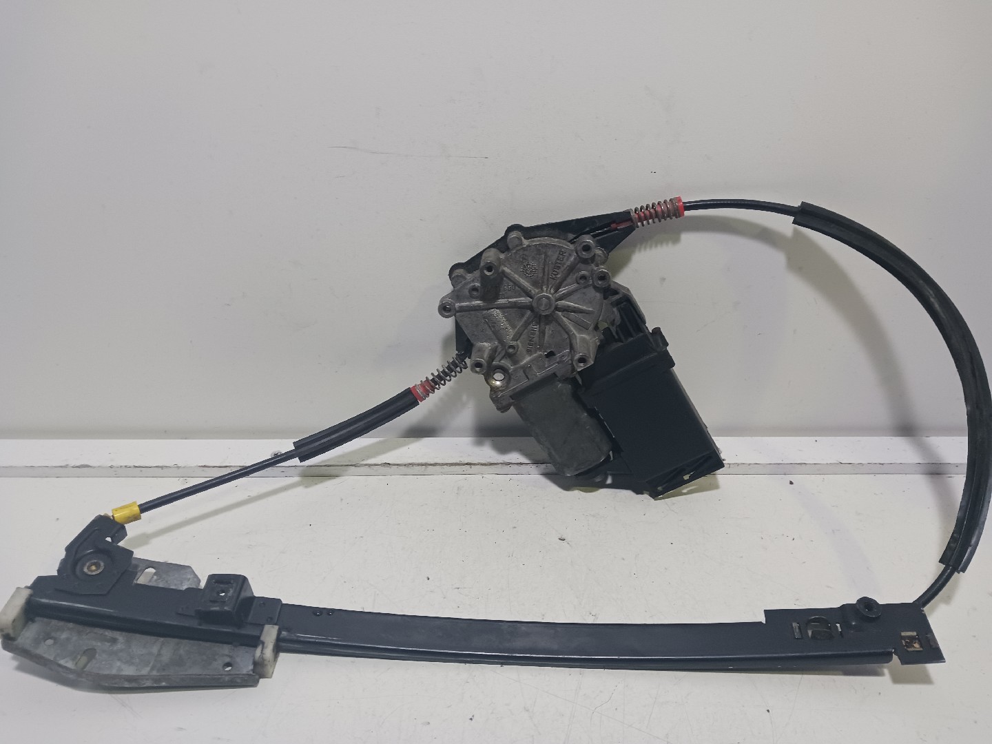 Lève-vitre arrière gauche VOLKSWAGEN Passat (3A2, 35I) Imagem-2