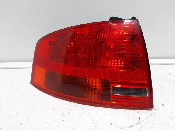 Farolim esquerdo AUDI A4 (8EC, B7)
