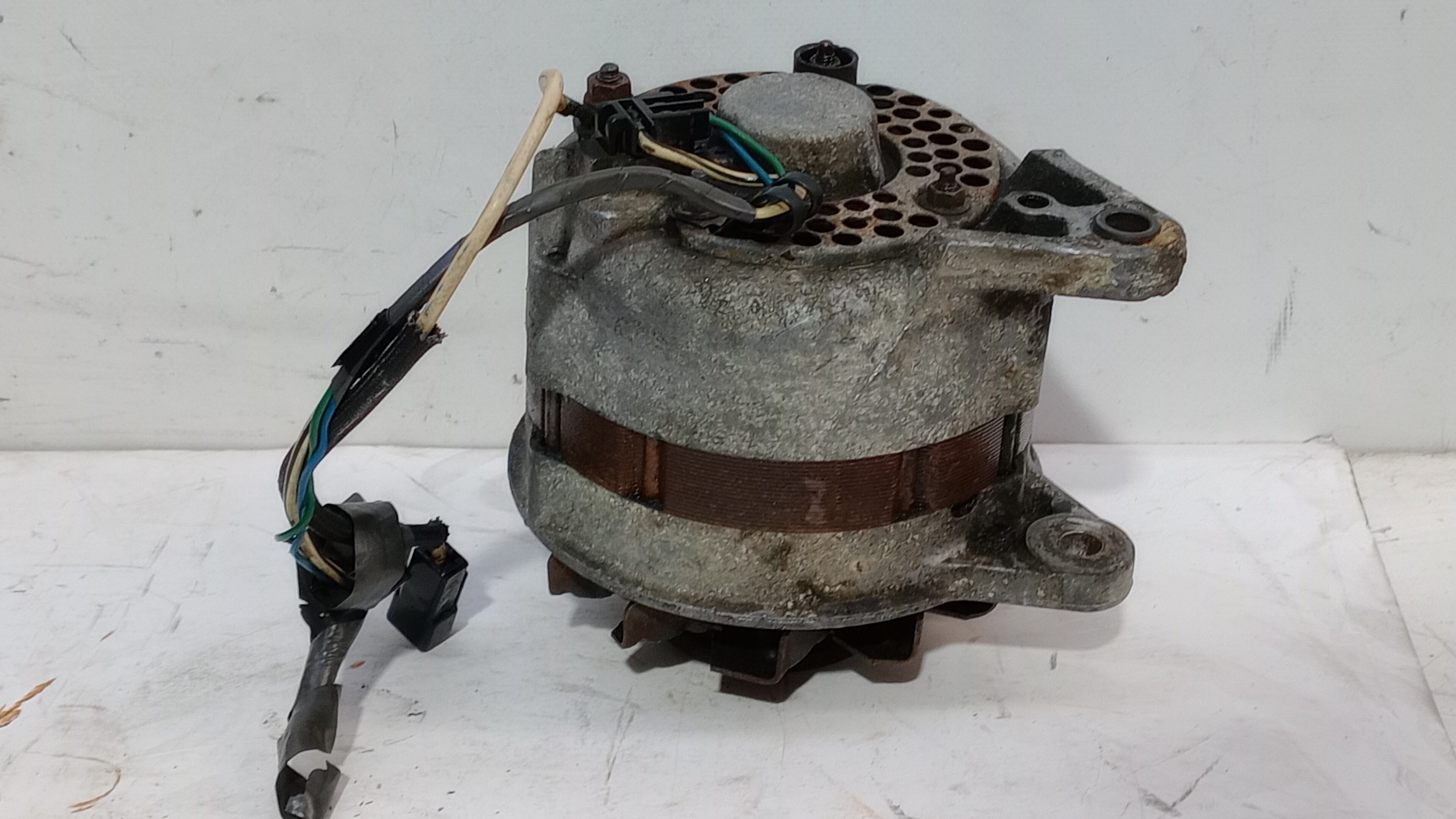 Alternador TOYOTA Corolla Sedan (KE_)