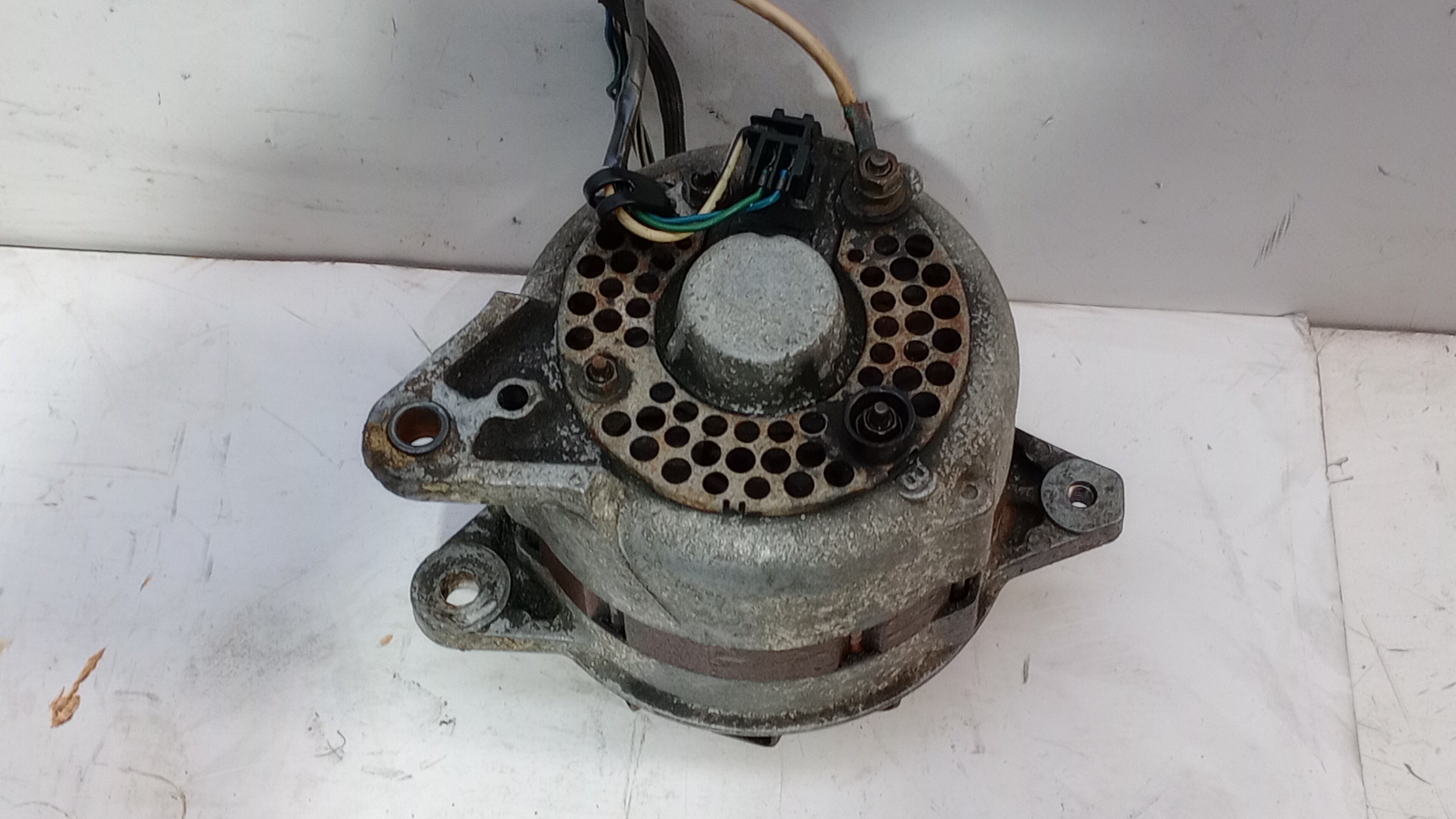 Alternador TOYOTA Corolla Sedan (KE_) Imagem-2