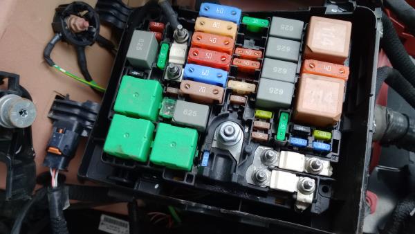 Boîte de fusibles / SAM / BSI CITROËN Berlingo (K9)